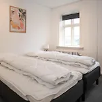 2 Bedroom Beautiful In Apartment *
